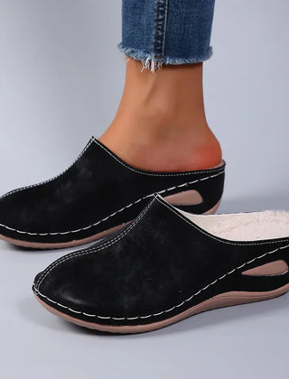 Maureen Cosy Fleece-Lined Mule Slippers in Black